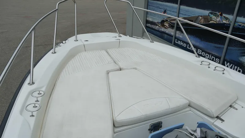 Slide: The Image of Boston Whaler 230 Dauntless 2012 - 17