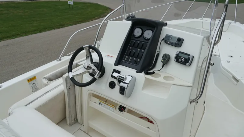 Slide: The Image of Boston Whaler 230 Dauntless 2012 - 7