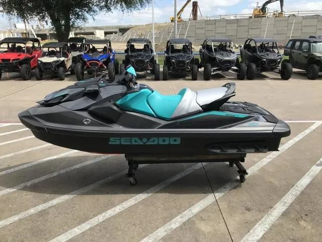 Slide: The Image of Sea-Doo GTR™ 230 BRP Premium Audio, iBR 2025 - 5