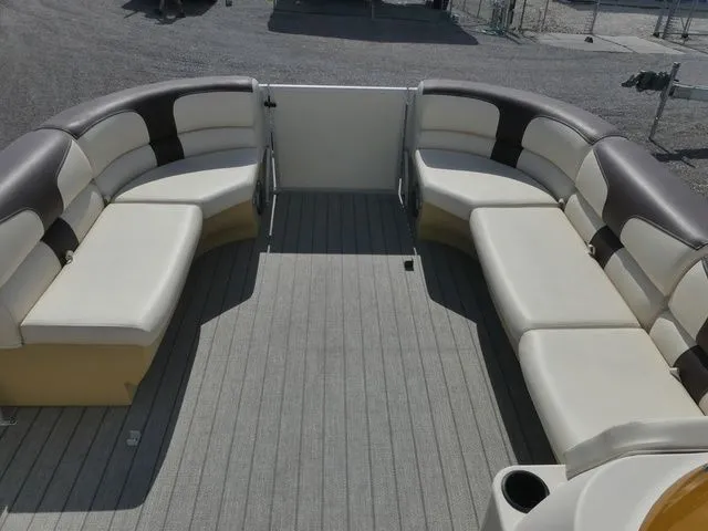 Slide: The Image of Lexington 323 2022 - 15