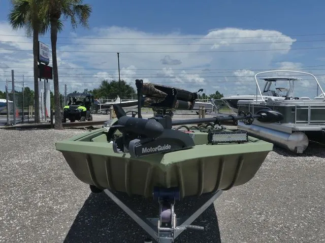 Slide: The Image of Lowe ROUGHNECK 1860 SC 2021 - 2