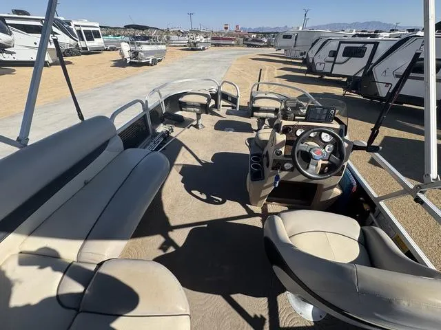 Slide: The Image of Sun Tracker Bass Buggy 18 DLX 2013 - 10