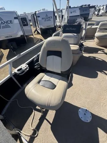 Slide: The Image of Sun Tracker Bass Buggy 18 DLX 2013 - 11