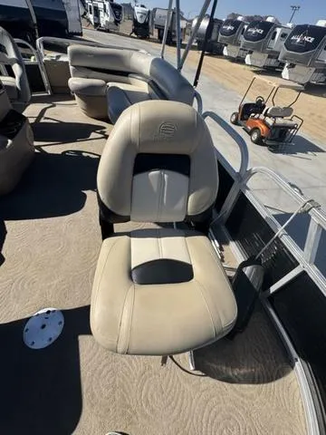 Slide: The Image of Sun Tracker Bass Buggy 18 DLX 2013 - 12