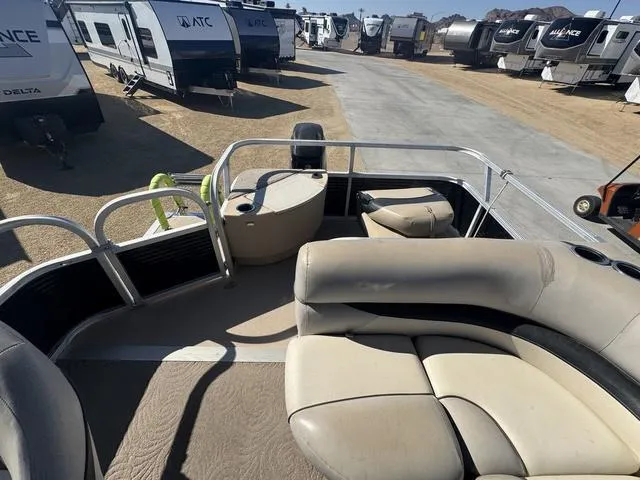 Slide: The Image of Sun Tracker Bass Buggy 18 DLX 2013 - 15