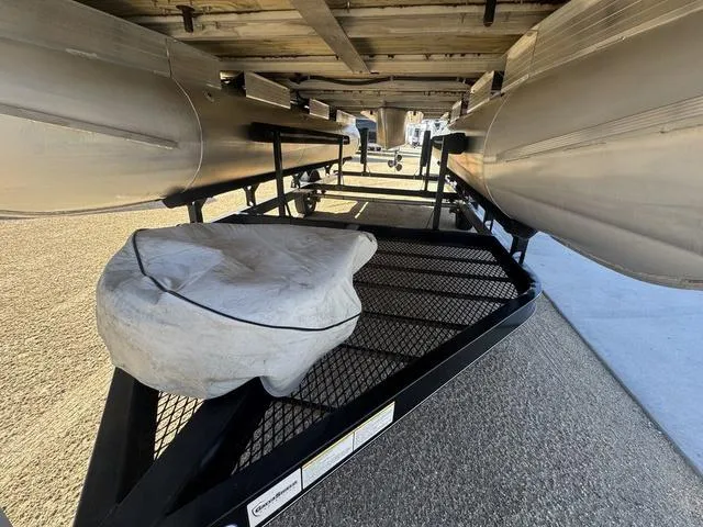 Slide: The Image of Sun Tracker Bass Buggy 18 DLX 2013 - 17