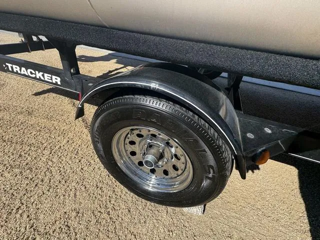 Slide: The Image of Sun Tracker Bass Buggy 18 DLX 2013 - 18