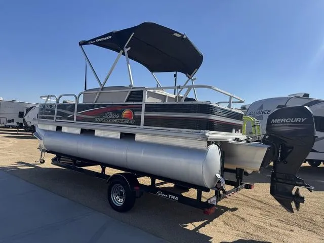 Slide: The Image of Sun Tracker Bass Buggy 18 DLX 2013 - 6