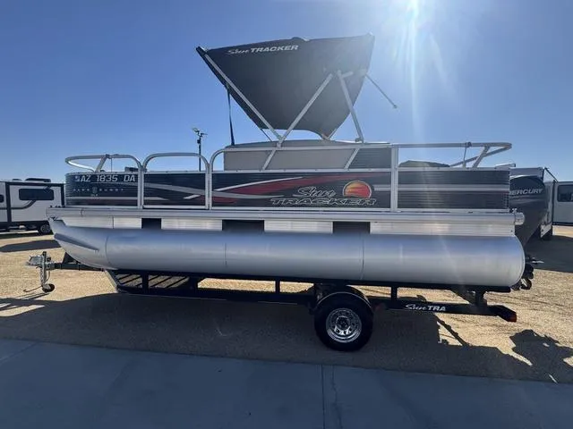 Slide: The Image of Sun Tracker Bass Buggy 18 DLX 2013 - 7