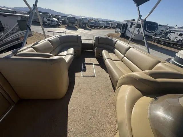 Slide: The Image of Bennington 2575QXi 2008 - 8