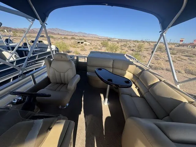 Slide: The Image of Bennington 2575QXi 2008 - 9