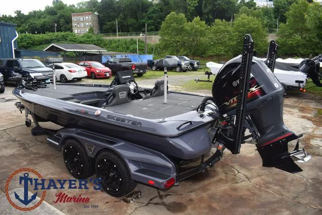 Slide: The Image of Skeeter FXR20 2020 - 10