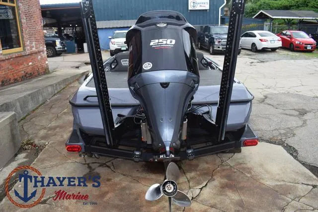 Slide: The Image of Skeeter FXR20 2020 - 11