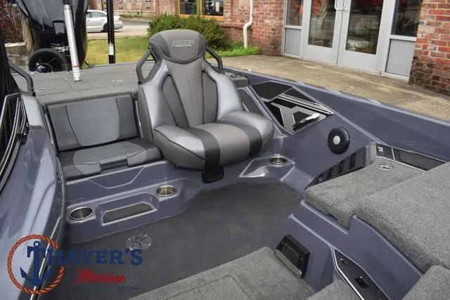 Slide: The Image of Skeeter FXR20 2020 - 30