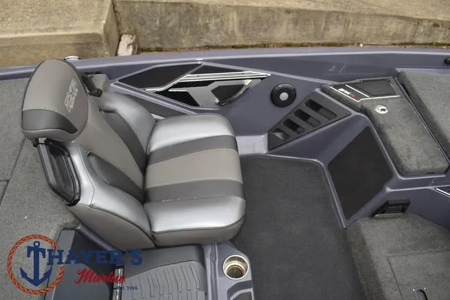 Slide: The Image of Skeeter FXR20 2020 - 32