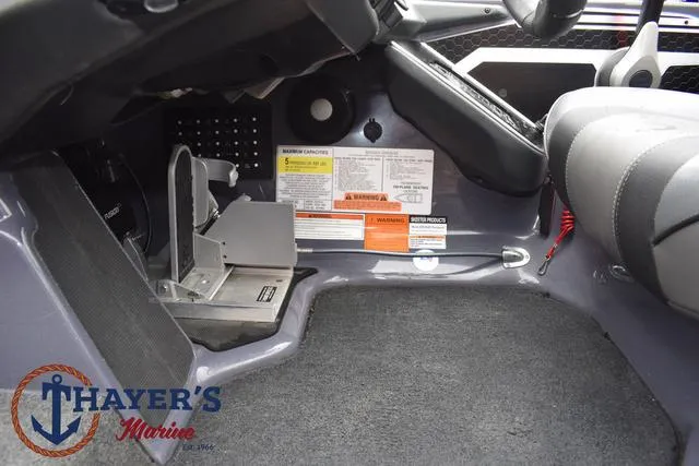 Slide: The Image of Skeeter FXR20 2020 - 42