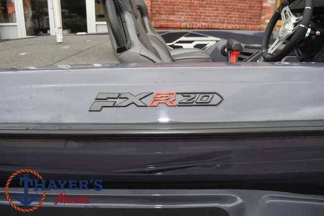 Slide: The Image of Skeeter FXR20 2020 - 5