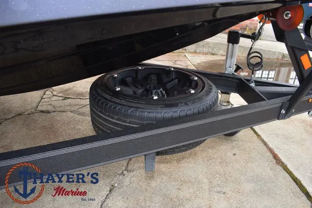 Slide: The Image of Skeeter FXR20 2020 - 8