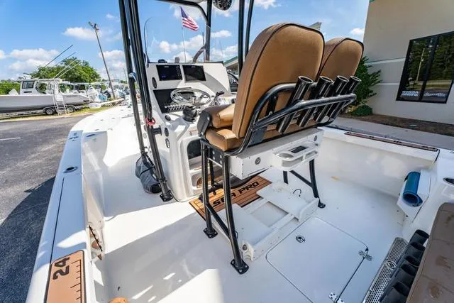 Slide: The Image of Sea Pro 248 2018 - 13