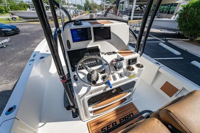 Slide: The Image of Sea Pro 248 2018 - 14