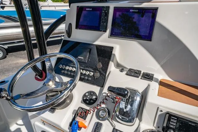 Slide: The Image of Sea Pro 248 2018 - 15