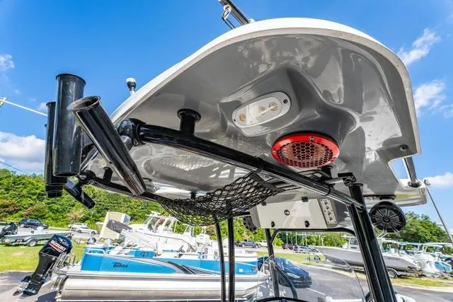 Slide: The Image of Sea Pro 248 2018 - 16