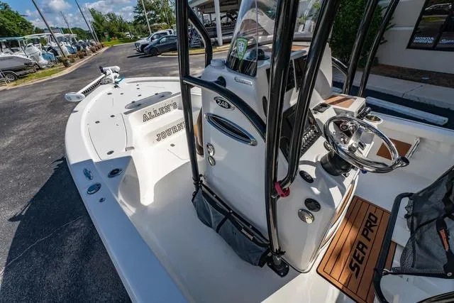 Slide: The Image of Sea Pro 248 2018 - 18