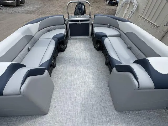 Slide: The Image of Tahoe LTZ 2585 QL 2025 - 10