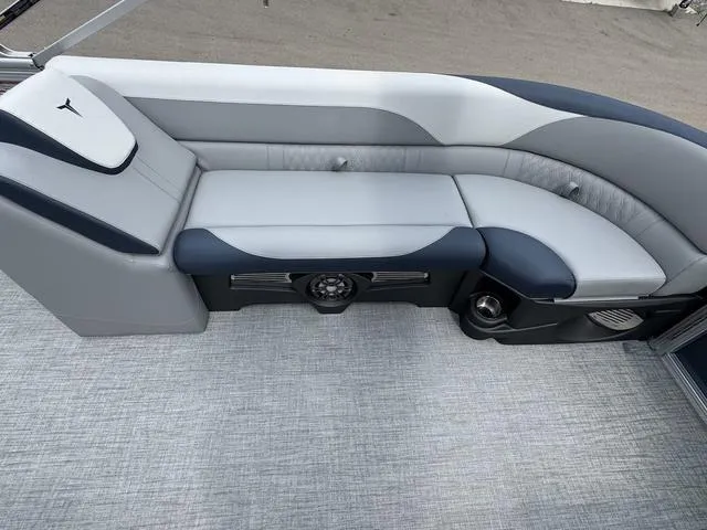 Slide: The Image of Tahoe LTZ 2585 QL 2025 - 11