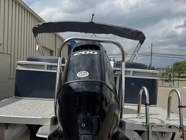 Slide: The Image of Tahoe LTZ 2585 QL 2025 - 3