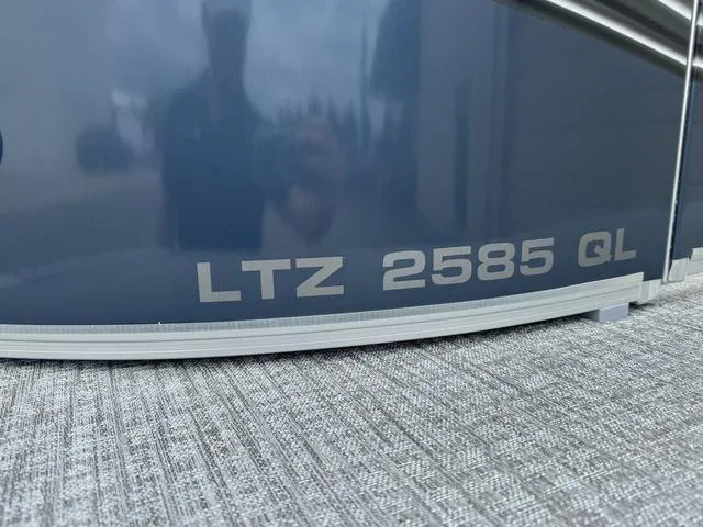 Slide: The Image of Tahoe LTZ 2585 QL 2025 - 5