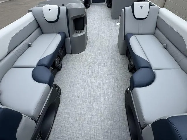 Slide: The Image of Tahoe LTZ 2585 QL 2025 - 6