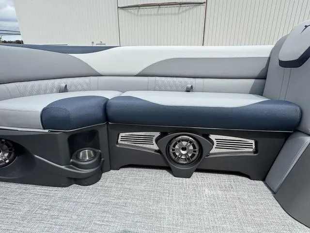 Slide: The Image of Tahoe LTZ 2585 QL 2025 - 7