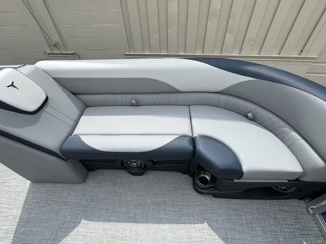 Slide: The Image of Tahoe LTZ 2585 QL 2025 - 8