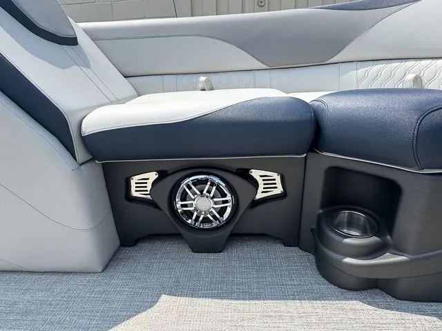 Slide: The Image of Tahoe LTZ 2385 QL 2025 - 10