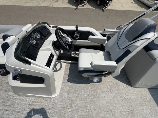 Slide: The Image of Tahoe LTZ 2385 QL 2025 - 12