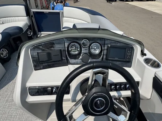 Slide: The Image of Tahoe LTZ 2385 QL 2025 - 14