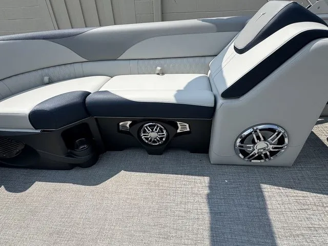 Slide: The Image of Tahoe LTZ 2385 QL 2025 - 18