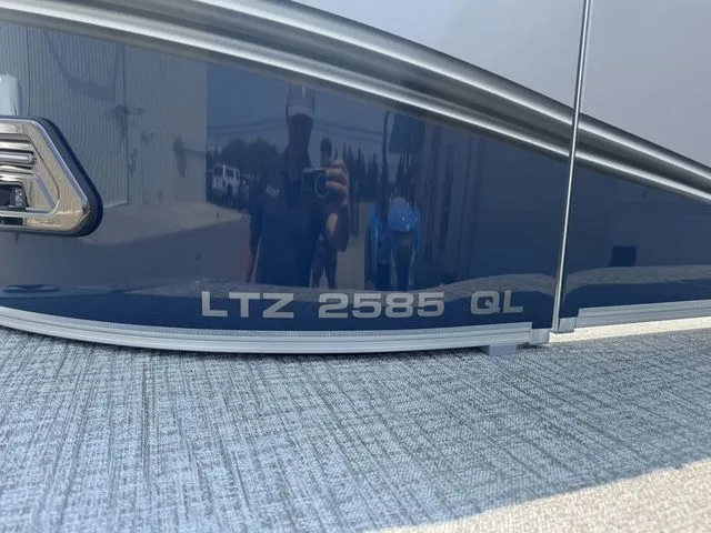 Slide: The Image of Tahoe LTZ 2385 QL 2025 - 6