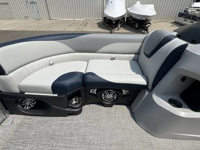 Slide: The Image of Tahoe LTZ 2385 QL 2025 - 9