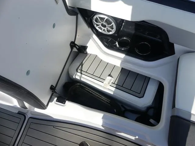 Slide: The Image of Yamaha 252SD 2021 - 18