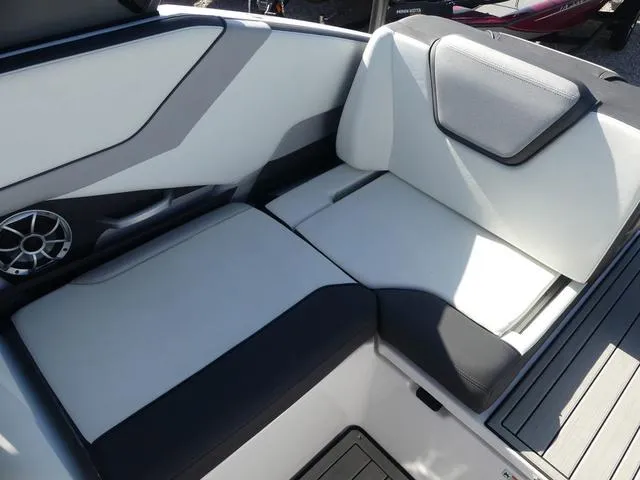 Slide: The Image of Yamaha 252SD 2021 - 23