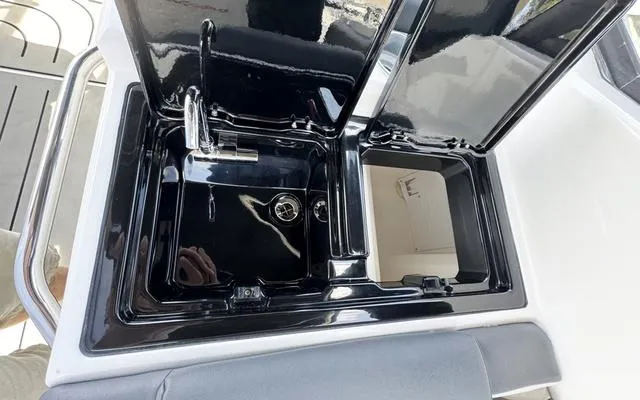 Slide: The Image of Granfort 300 GTX Cabin Cruiser 2025 - 25