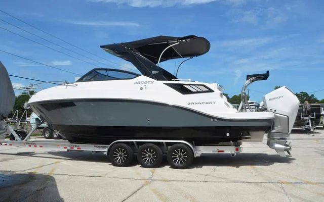 Slide: The Image of Granfort 300 GTX Cabin Cruiser 2025 - 4