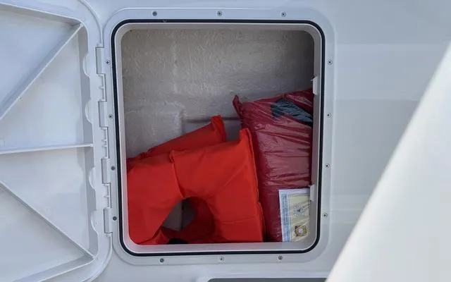 Slide: The Image of Granfort 300 GTX Cabin Cruiser 2025 - 50