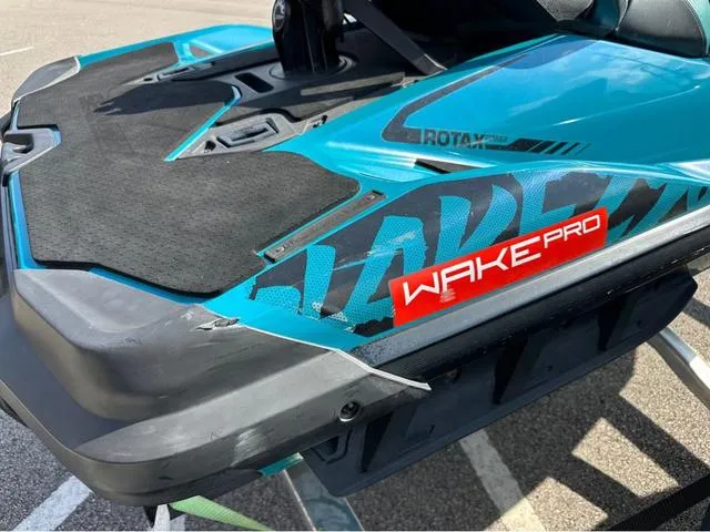 Slide: The Image of Sea-Doo Wake 2019 - 5