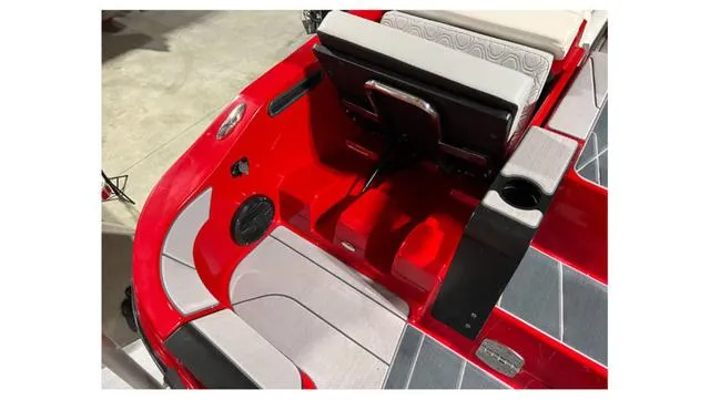 Slide: The Image of Heyday Wake Boats H22 2023 - 10