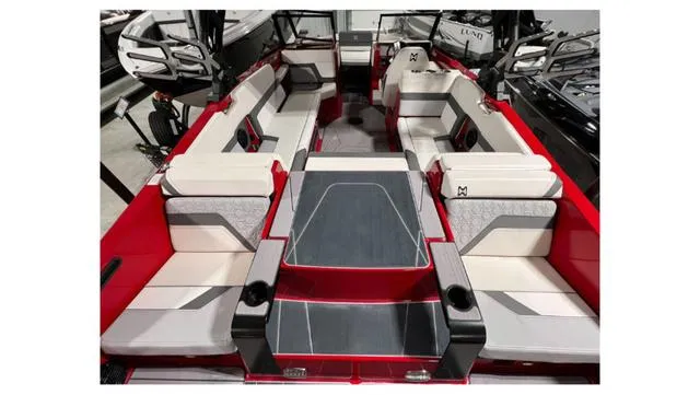 Slide: The Image of Heyday Wake Boats H22 2023 - 11