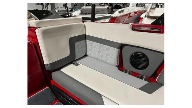 Slide: The Image of Heyday Wake Boats H22 2023 - 15