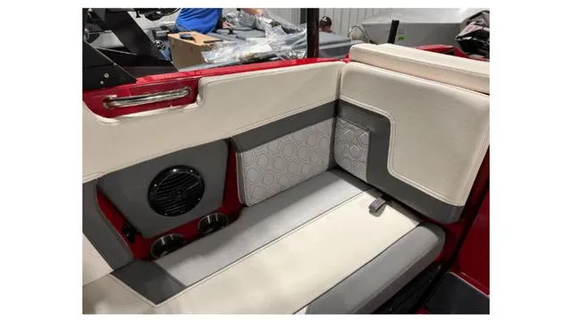 Slide: The Image of Heyday Wake Boats H22 2023 - 17